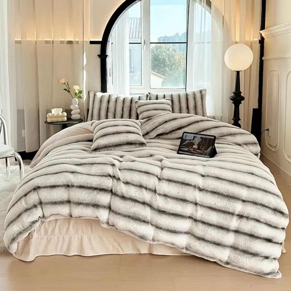 Weiche Kuscheldecke für Erwachsene aus Kunstfell für ganzjährigen Komfort 0