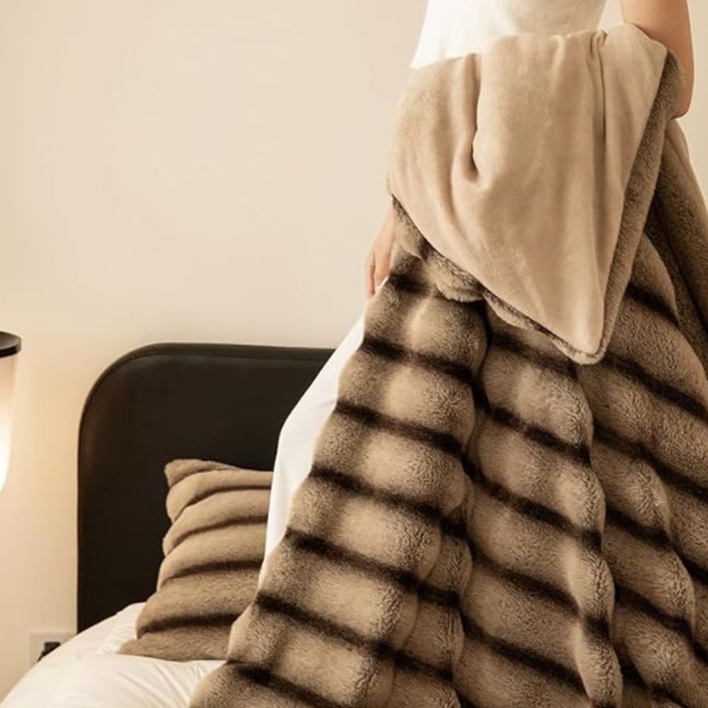 Weiche Kuscheldecke für Erwachsene aus Kunstfell für ganzjährigen Komfort 7
